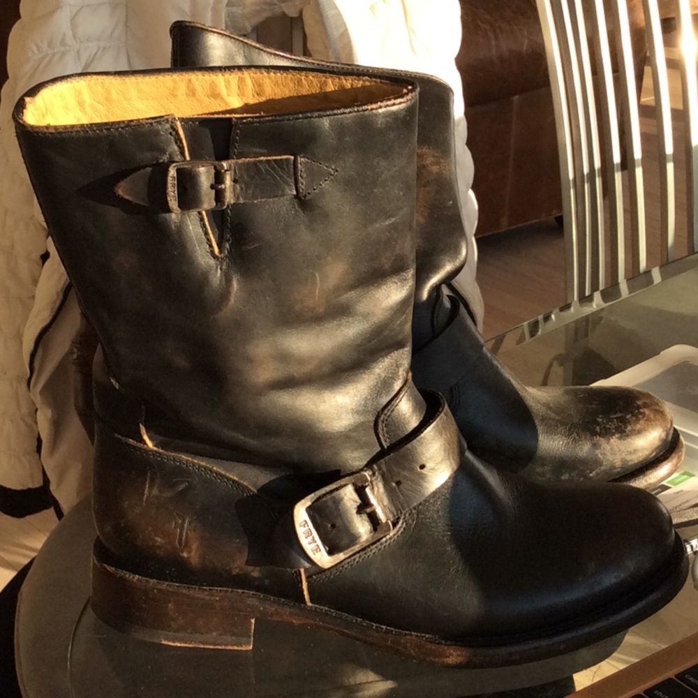 Frye Veronica Short booties. Timeless classic